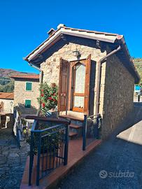 Terratetto in Pietra in Eccellenti Condizioni