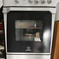 Cucina Indesit a gas 4 fuochi con grill