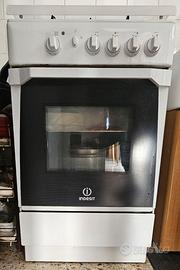 Cucina Indesit a gas 4 fuochi con grill