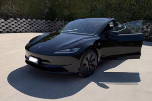 TESLA MODEL 3 RWD PREMIUM HIGHLAND STANDARD RANGE