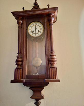 Orologio a pendolo antico da parete in legno