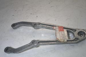 SUPPORTO PEDANA DESTRO KZ 125 GILERA 324094