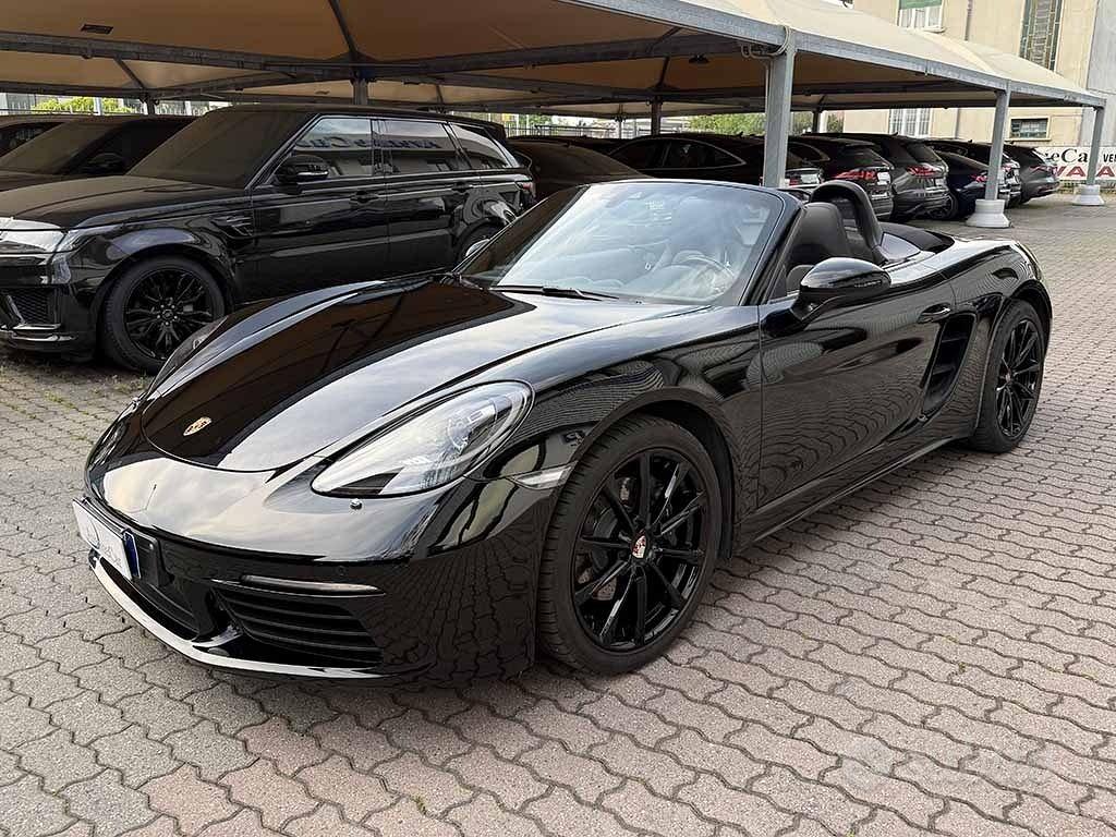PORSCHE 718