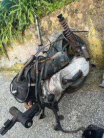 Ricambi motore liberty 50 2t forcella ruota