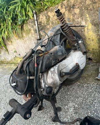 Ricambi motore liberty 50 2t forcella ruota