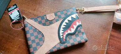Sprayground Pochette con stampa a scacchiera