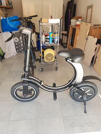 Bicicletta elettrica pieghevole