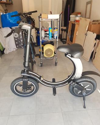 Bicicletta elettrica pieghevole