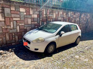 Grande punto - ferma