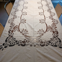 Tovaglia con pizzi e merletti vintage