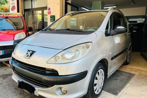 Peugeot 1007 1.4 HDi - IDEALE X NEOPATENTATI - 200