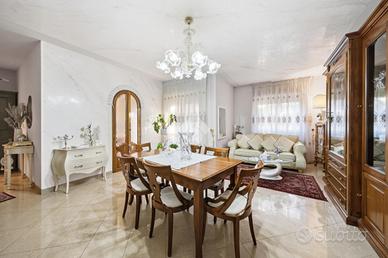 4 LOCALI A REGGIO NELL'EMILIA