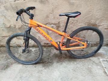 Mountain Bike MTB Moma Arancione - Freni a disco e