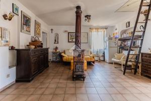 3 LOCALI A CAPRAROLA