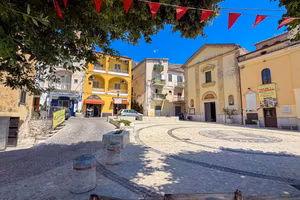 2 LOCALI A FORMIA