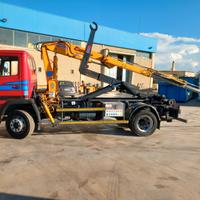 Mercedes 1117 scarrabile con gru