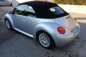 VW NEW BEETLE CABRIO 1.6 benzina 2004 da riparare
