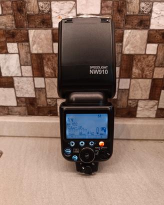 Flash Neewer NW910 per Nikon