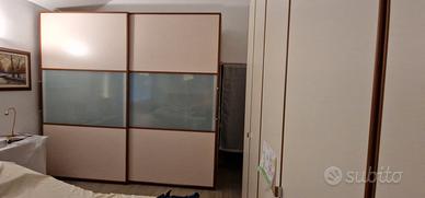 Armadio camera da letto ante scorrevoli.