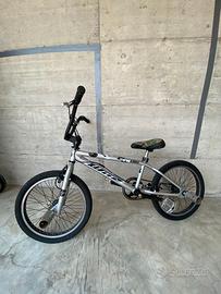 bicicletta BMX