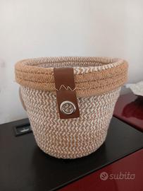 piccolo cestino nuovo con cartellino 