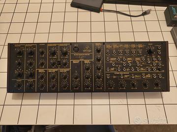 Synthesizer Behringer K2