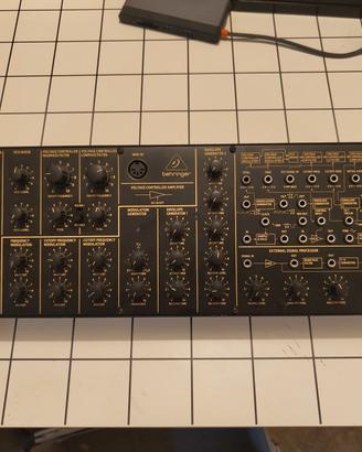 Synthesizer Behringer K2
