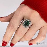 ANELLO ORO 18kt. DIAMANTI E SMERALDO NATURALI