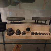 Bilance Antiche a Due Piatti