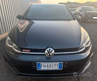 Volkswagen Golf GTD CERCHI 19 COCKPIT