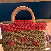 Borsa con manico rigido e stelle ricamate