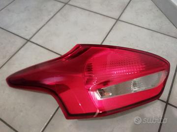 Faro posteriore SX Ford Focus Mk3 (LED)
