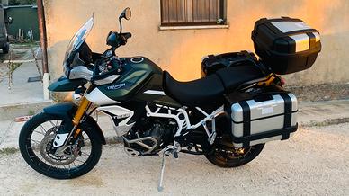 Moto Triumph 900 rally pro