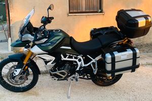Moto Triumph 900 rally pro