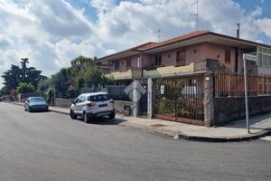 3 LOCALI A VIAGRANDE