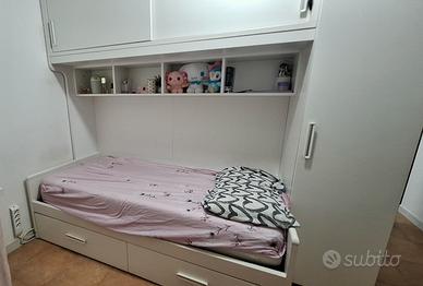 Cameretta con armadio a ponte bianca