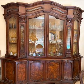 Elegante cristalliera/Credenza Classica pregiata