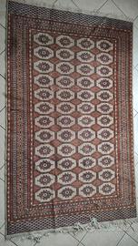 Tappeto orientale geometrico annodato a mano