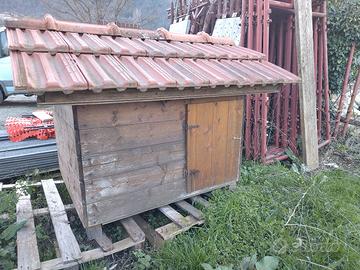 Cuccia per cani in legno fatta a mano