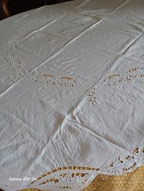 copritavolo ricamato