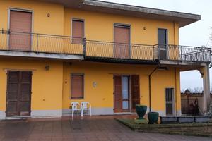 Ampia villa con due appartamenti rustico cortile