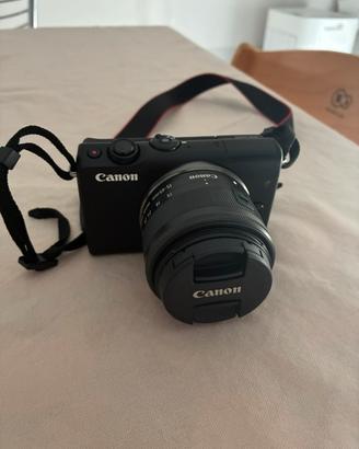 Canon eos m100