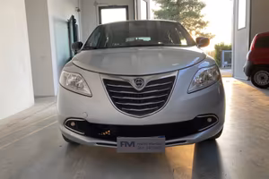 Lancia Ypsilon 1.2 69 CV 5 porte Gold km. Original