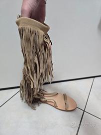 sandali alla schiava in camoscio con frange