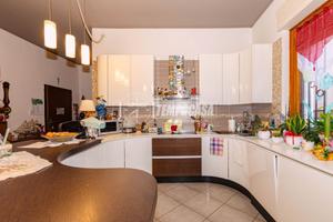 Quadrilocale in centro con giardino e doppi serviz