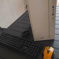 Computer fisso+ tastiera e mouse gaming