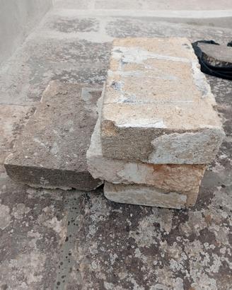 Blocchi di tufo 10 pezzi interi usati