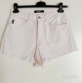 Pantaloncini in jeans bianchi nuovi