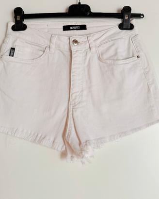 Pantaloncini in jeans bianchi nuovi