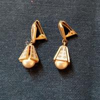 Orecchini a clip a campanella con perla bianca